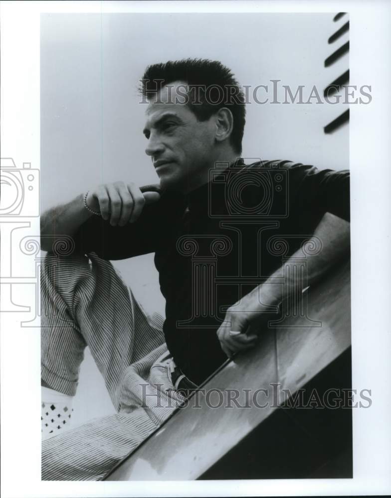 Press Photo Men's Fashion Model - hcq18350