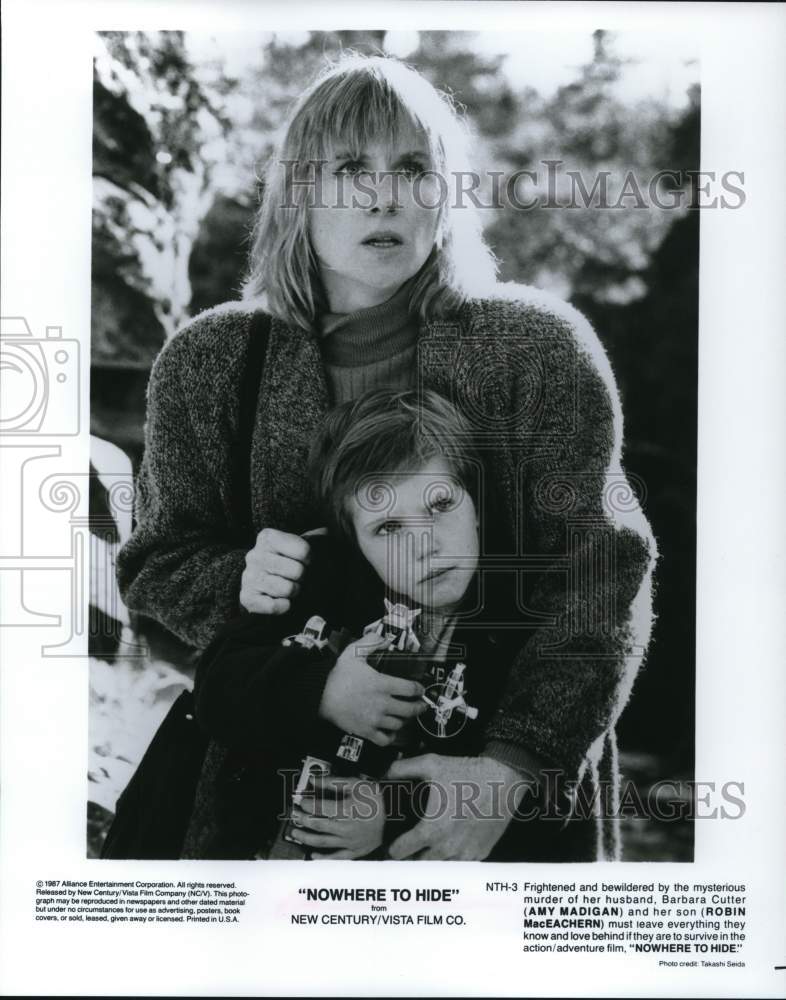 1987 Press Photo Amy Madigan &amp; Robin MacEachern in &quot;Nowhere to Hide&quot; Movie- Historic Images