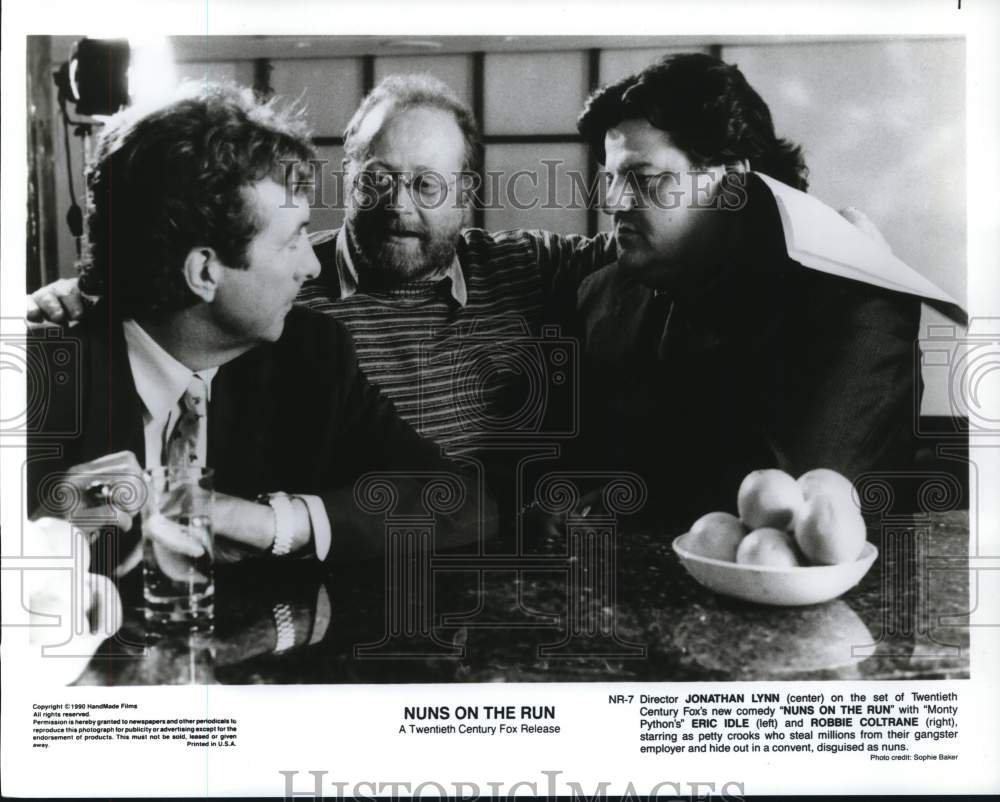 1990 Press Photo Director Jonathan Lynn &amp; Stars of &quot;Nuns on the Run&quot; Movie- Historic Images