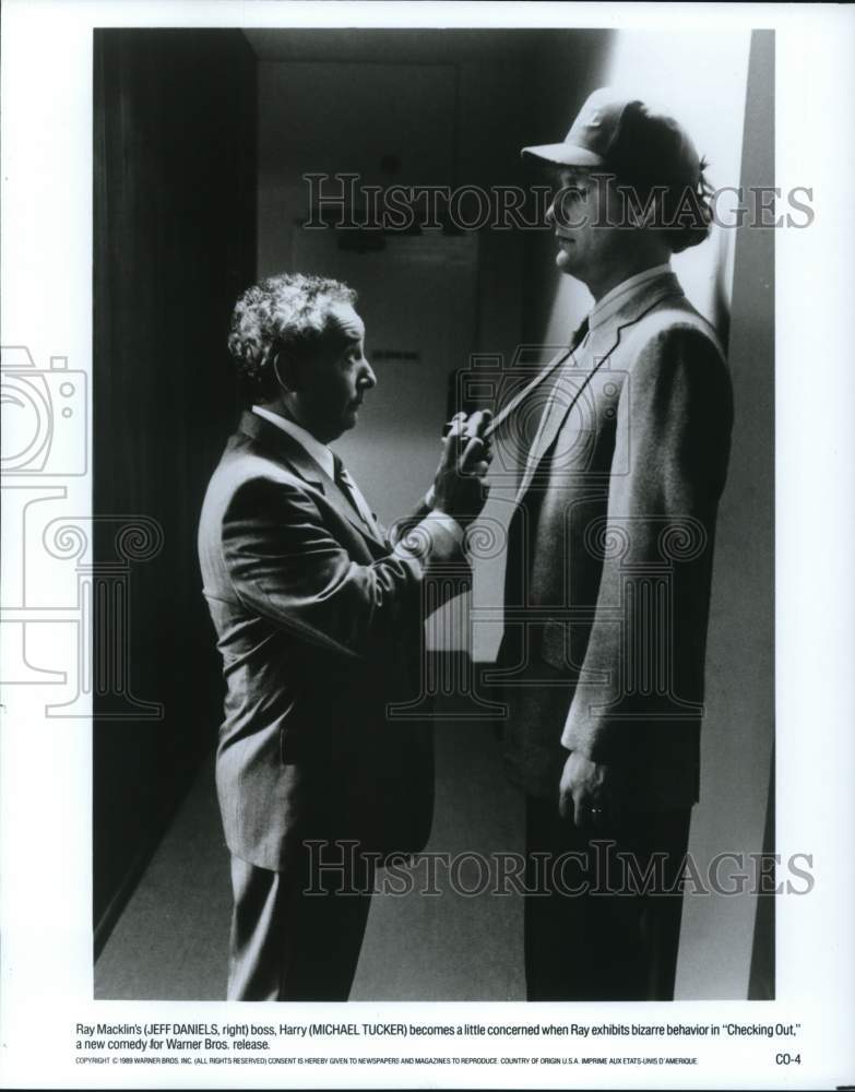 1989 Press Photo Jeff Daniels &amp; Michael Tucker in &quot;Checking Out&quot; Movie- Historic Images