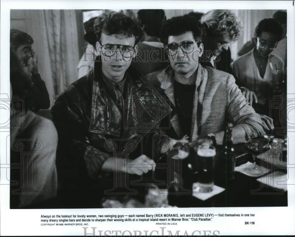 1986 Press Photo Rick Moranis &amp; Eugene Levy in &quot;Club Paradise&quot; Movie - hcq22892- Historic Images