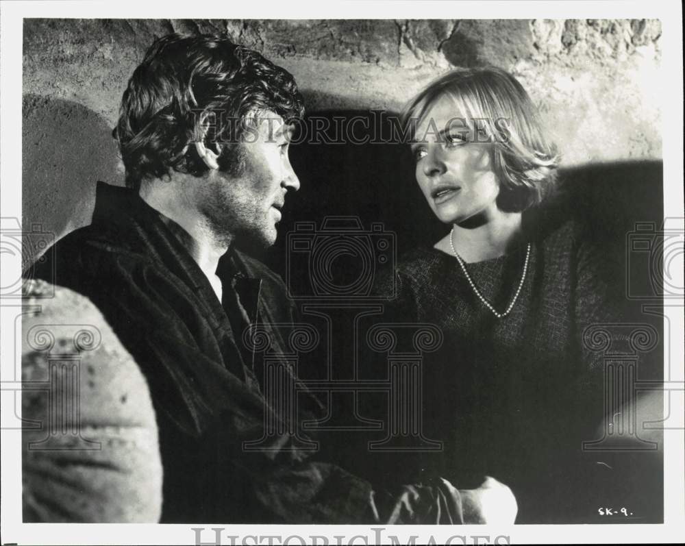 Press Photo Peter O'Toole, Susannah York in "Brotherly Love" Movie - hcq24421- Historic Images