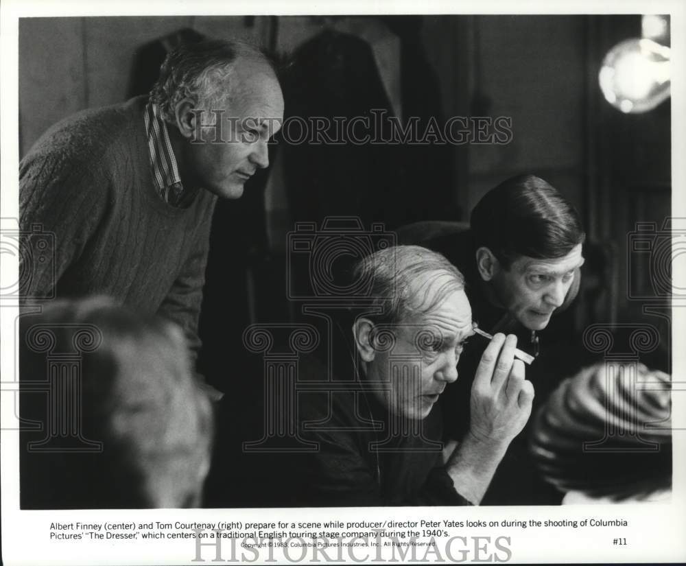 1983 Press Photo Peter Yates, Albert Finney &amp; Tom Courtenay on &quot;The Dresser&quot; Set- Historic Images