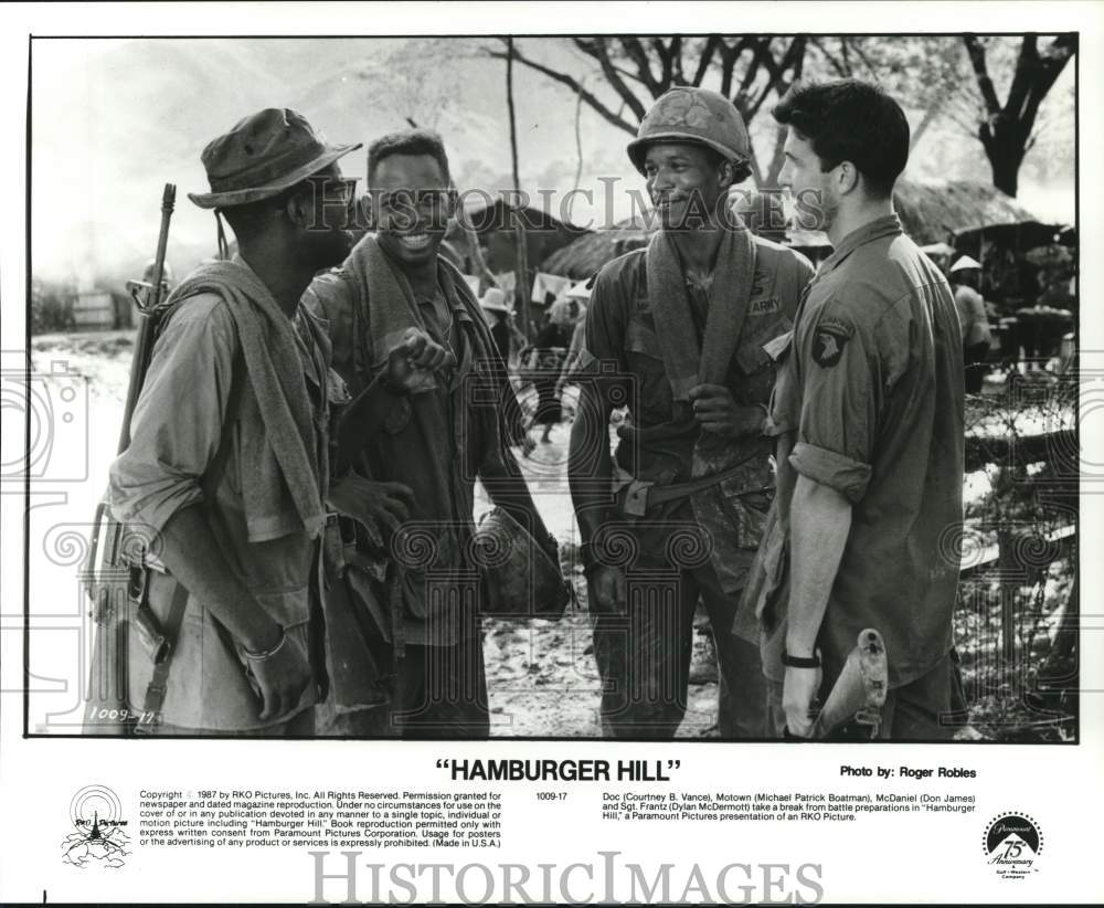 1987 Press Photo The starring cast in a scene from "Hamburger Hill." - hcq35374