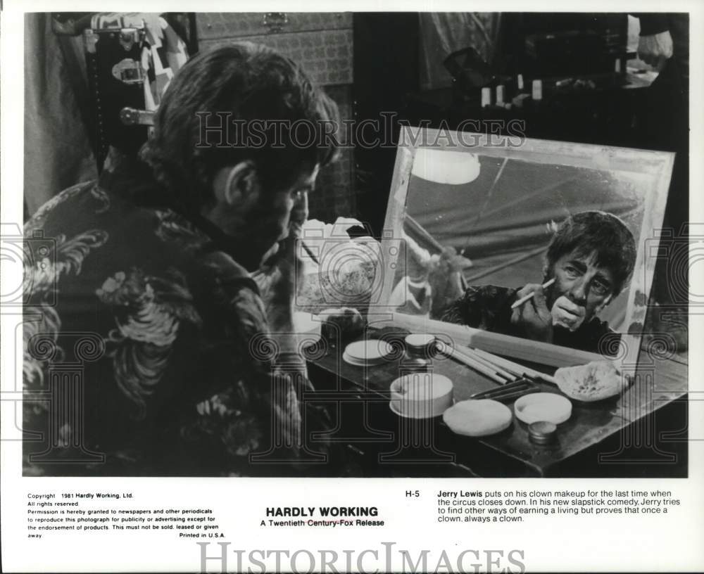 1981 Press Photo Jerry Lewis in a scene from "Hardly Working." - hcq35631