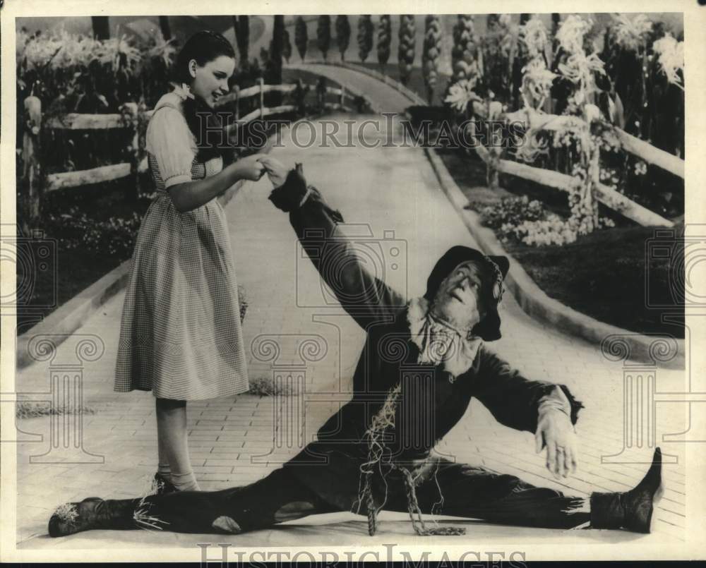 1979 Press Photo Judy Garland and Ray Bolger in "The Wizard of Oz," on CBS.