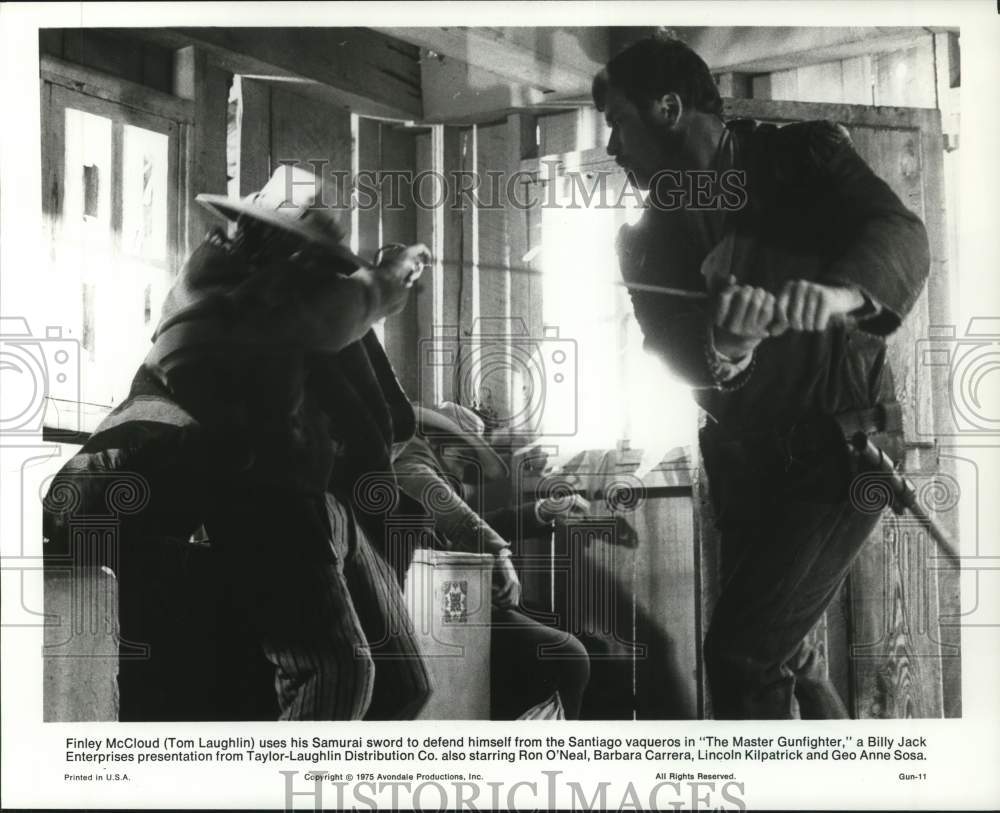 1975 Press Photo Actor Tom Laughlin in "The Master Gunfighter" Movie - hcq37373