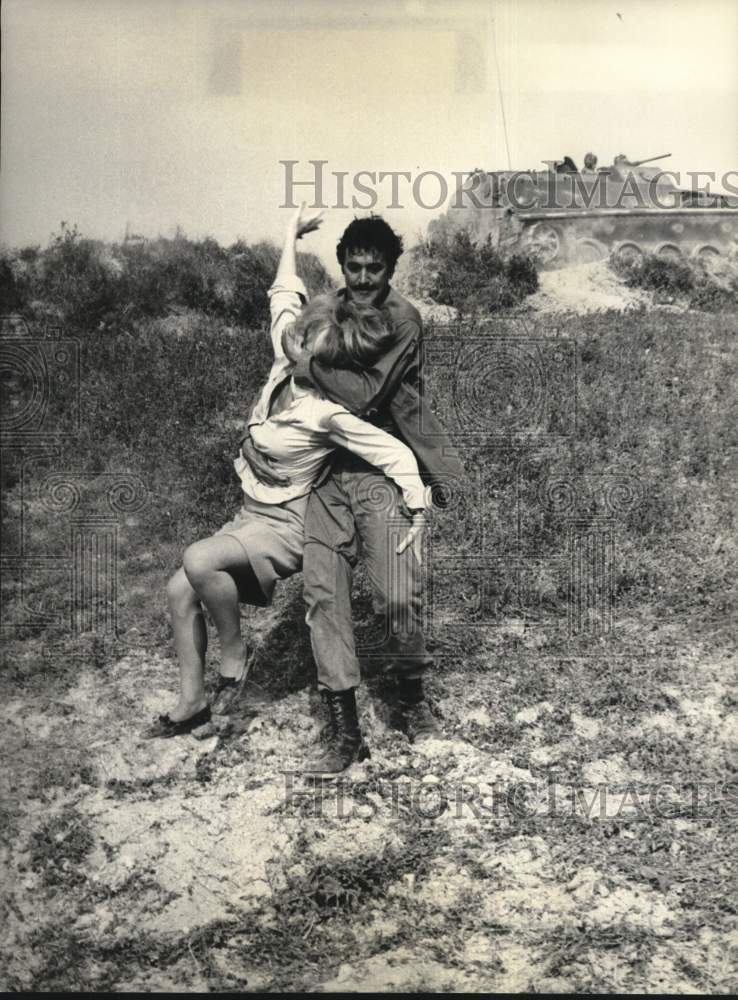 Press Photo Rock Hudson &amp; Sylva Koscina in &quot;Hornets&#39; Nest&quot; Movie - hcq40957- Historic Images