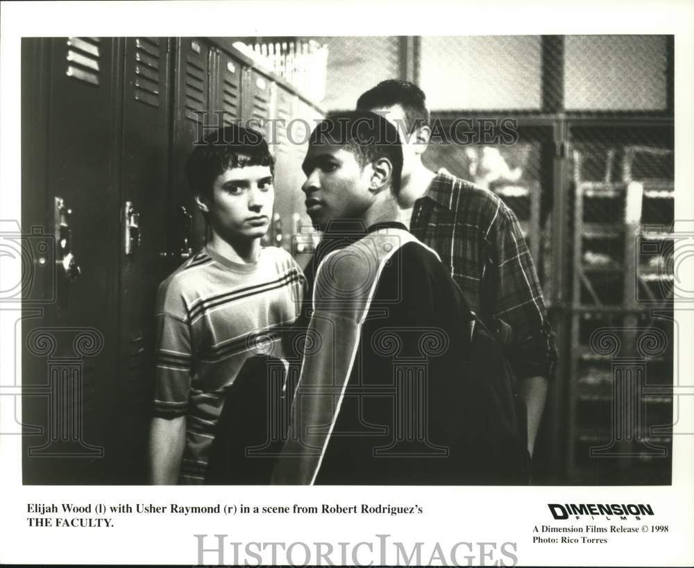 1998 Press Photo Elijah Wood & Usher Raymond in "The Faculty" Movie - hcq44391