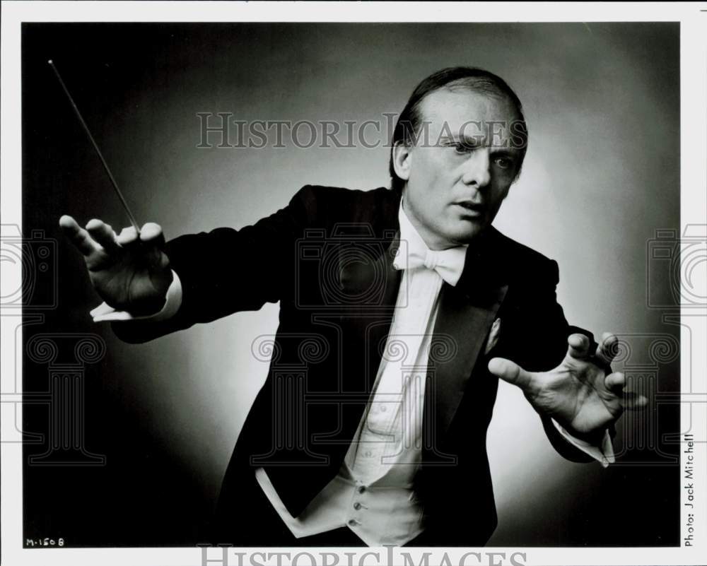 1992 Press Photo Zdenek Macal, Symphony Conductor - hcq44981- Historic Images