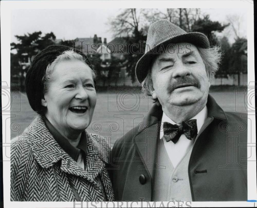 1984 Press Photo Peggy Thorpe-Bates, Leo McKern in &quot;Rumpole of the Bailey&quot;- Historic Images