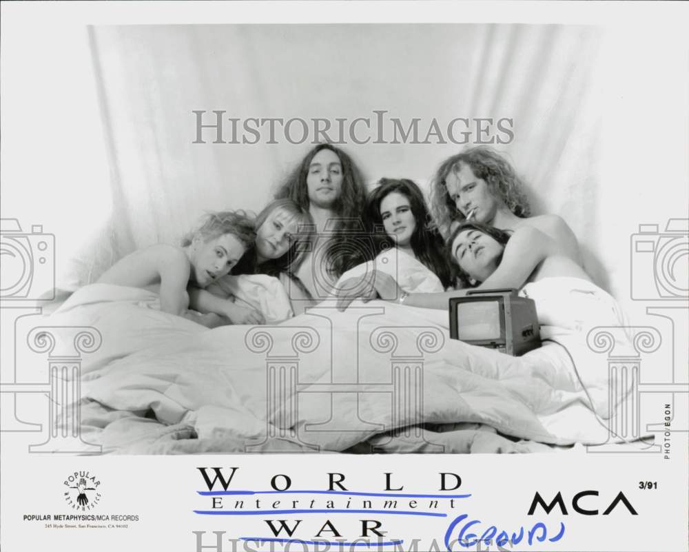 1991 Press Photo World Entertainment War, Music Group - hcq45079- Historic Images