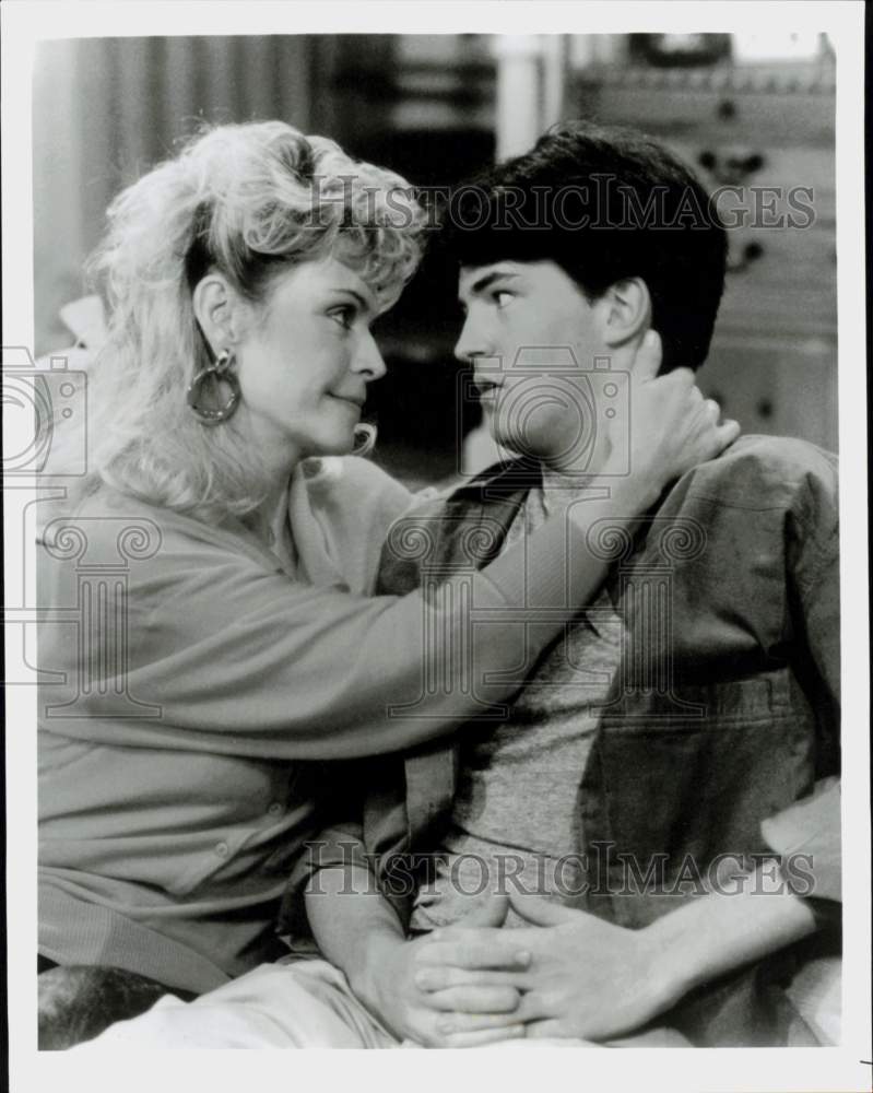 1994 Press Photo Matthew Perry &amp; Patty McCormack in &quot;Second Chance&quot; TV Show- Historic Images