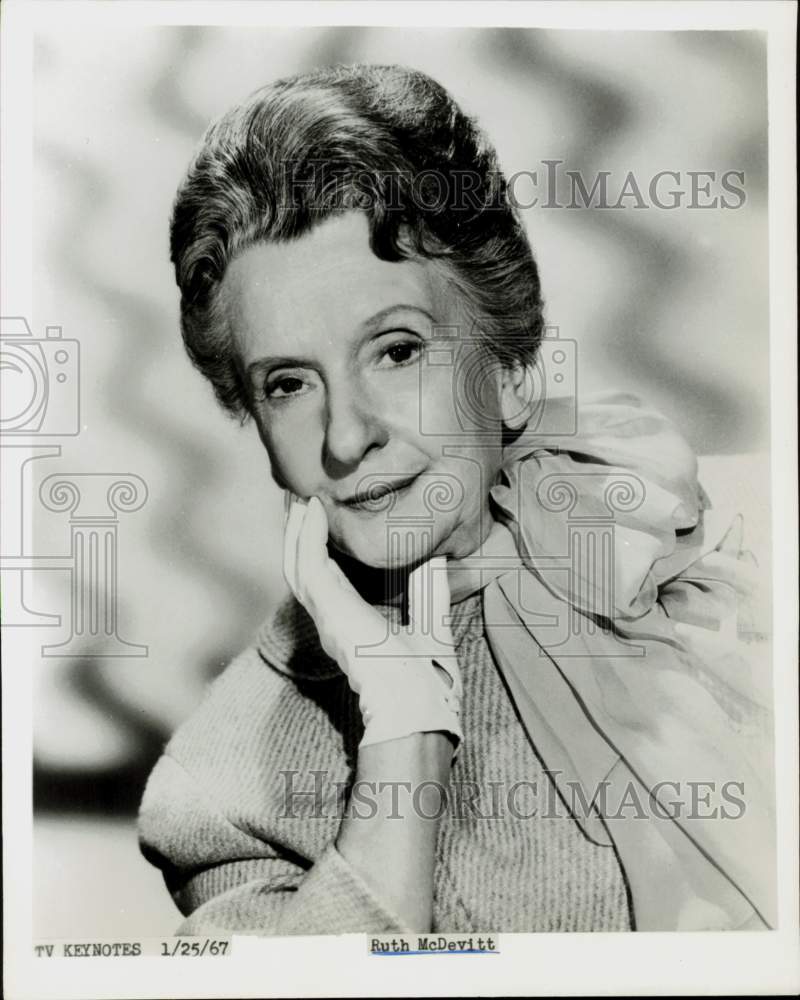 1967 Press Photo TV Actress Ruth McDevitt, &quot;Pistols &#39;n&#39; Petticoats&quot; - hcq45369- Historic Images