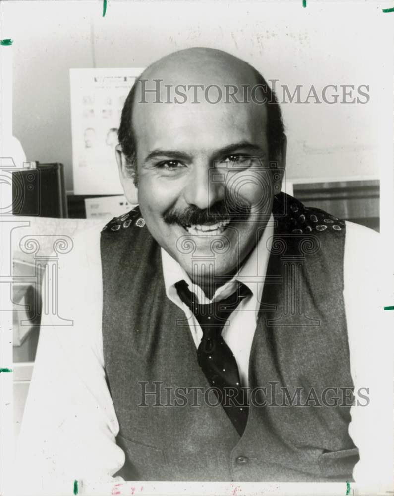 1990 Press Photo Actor Rene Enriquez on &quot;Hill Street Blues&quot; - hcq45490- Historic Images