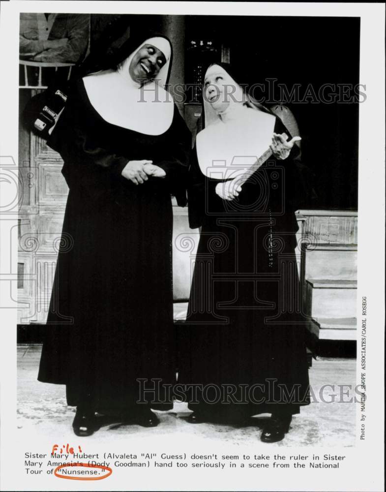 1989 Press Photo Alvaleta &quot;Al&quot; Guess &amp; Dody Goodman in &quot;Nunsense&quot; Play- Historic Images