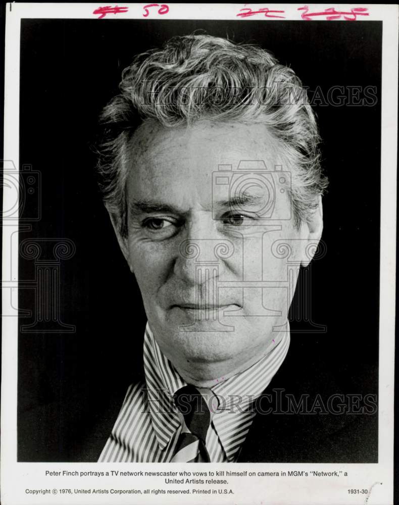 1976 Press Photo Actor Peter Finch in &quot;Network&quot; Movie - hcq45632- Historic Images