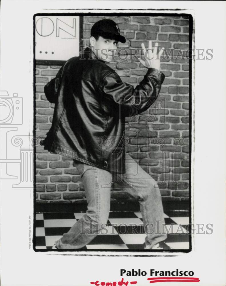 1998 Press Photo Pablo Francisco, Comedy - hcq45649- Historic Images