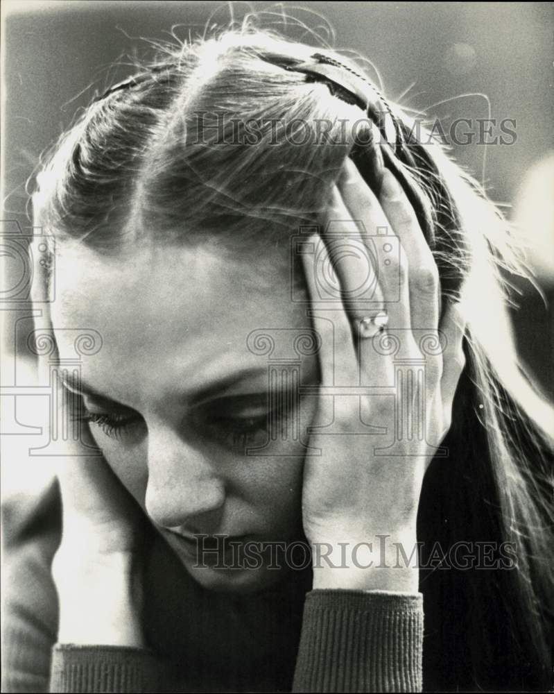 1974 Press Photo Actress Karen Jones in "Alice", Wonderland Productions- Historic Images
