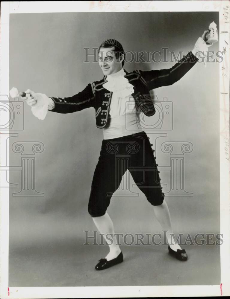 1983 Press Photo John Reardon as Figaro - hcq46364- Historic Images