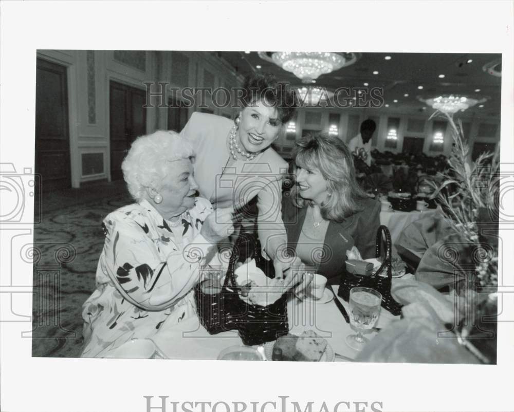 1992 Press Photo American Heart Association Heart of Houston Luncheon Guests- Historic Images