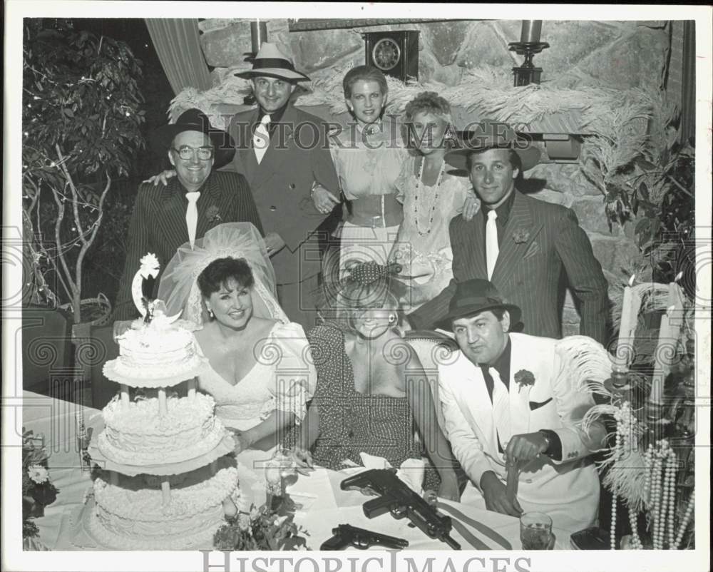 1984 Press Photo TV Hostess Warner Roberts with Pre-Wedding Party at Portobello- Historic Images