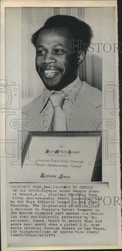 1972 Press Photo Reggie Jones, Olympic Boxer and Ex-Marine with Award- Historic Images