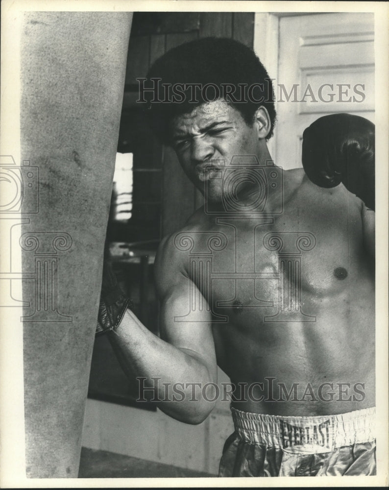 1972 Press Photo Boxer Johnny Brudreaux - hcs00025- Historic Images