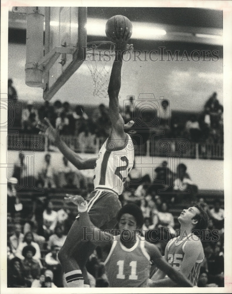 1978 Press Photo Basketball Players at Game - hcs00153- Historic Images