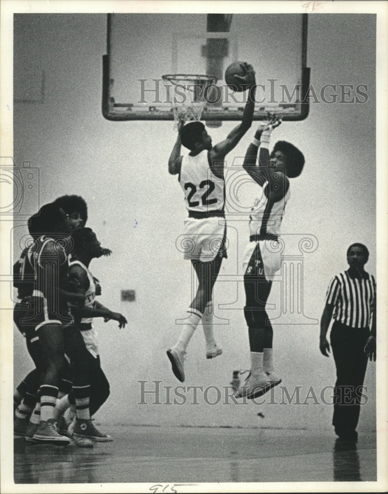 1976 Press Photo Alonzo Bradley, All American Basketball Players at Game- Historic Images