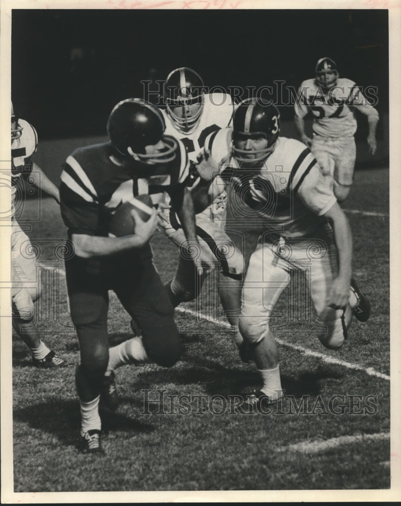 1963 Press Photo Football Players Ronnie Cox and Bill Walker at Game - hcs00263- Historic Images