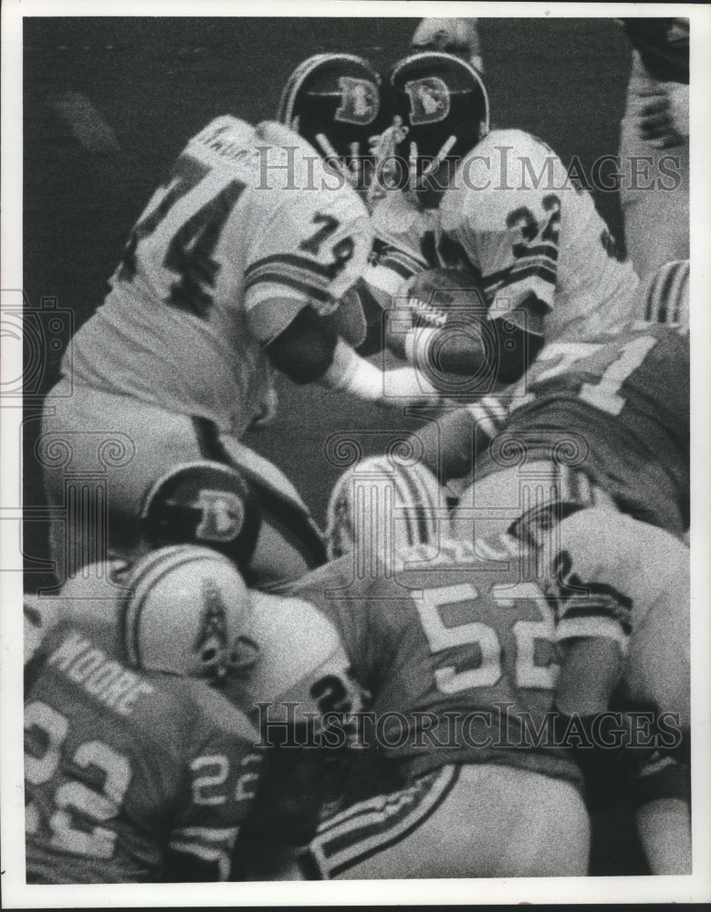 1977 Press Photo Robert Brazile, Oilers Football Player at Game - hcs00316- Historic Images