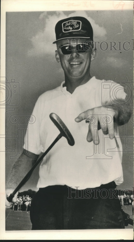 1964 Press Photo Golfer Chuck Courtney - hcs00379- Historic Images