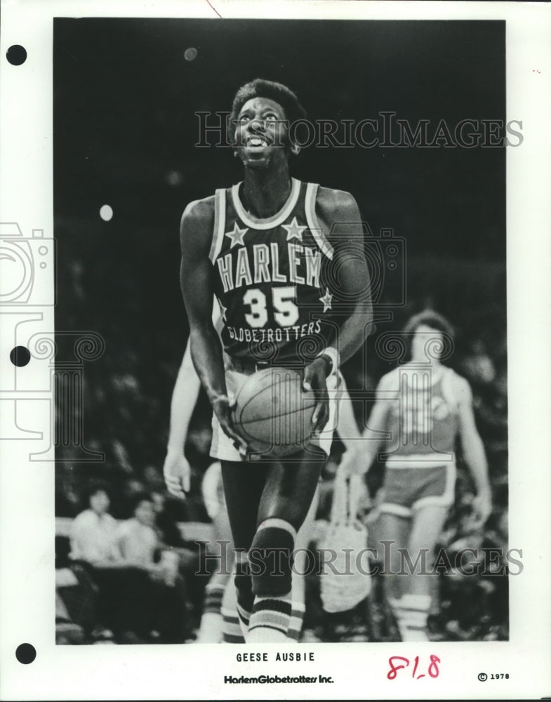 1978 Press Photo Geese Aussie, Harlem Globetrotters Basketball Player at Game- Historic Images