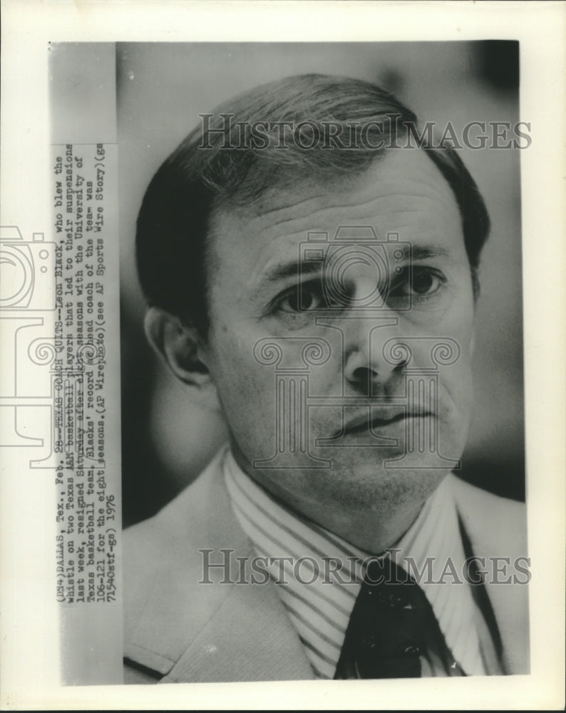 1976 Press Photo University of Texas Basketball coach, Leon Black, resigns.- Historic Images