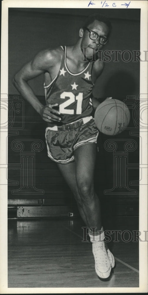 1972 Press Photo Basketball player, Joe &quot;Papa Joe&quot; Blake - hcs00684- Historic Images