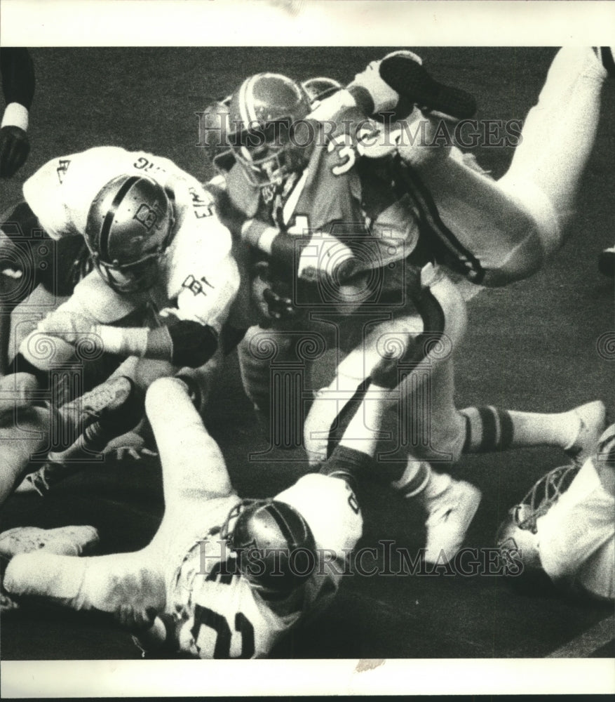 1977 Press Photo Alois Blackwell, University of Houston, rushes for 1 yard.- Historic Images