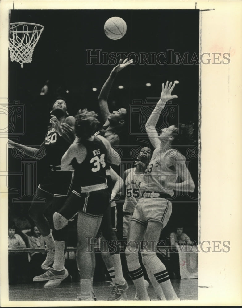 1974 Press Photo South All-Stars fight for rebound in recent basketball game.- Historic Images