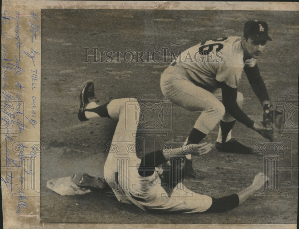 1968 Press Photo Houston&#39;s Bob Aspromonte slides into second against Los Angeles- Historic Images