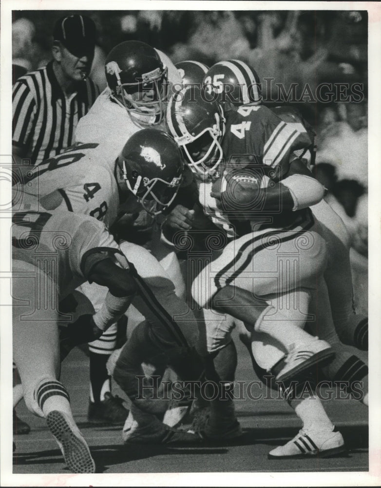 1977 Press Photo Rice University's running back Earl Cooper has headache coming- Historic Images