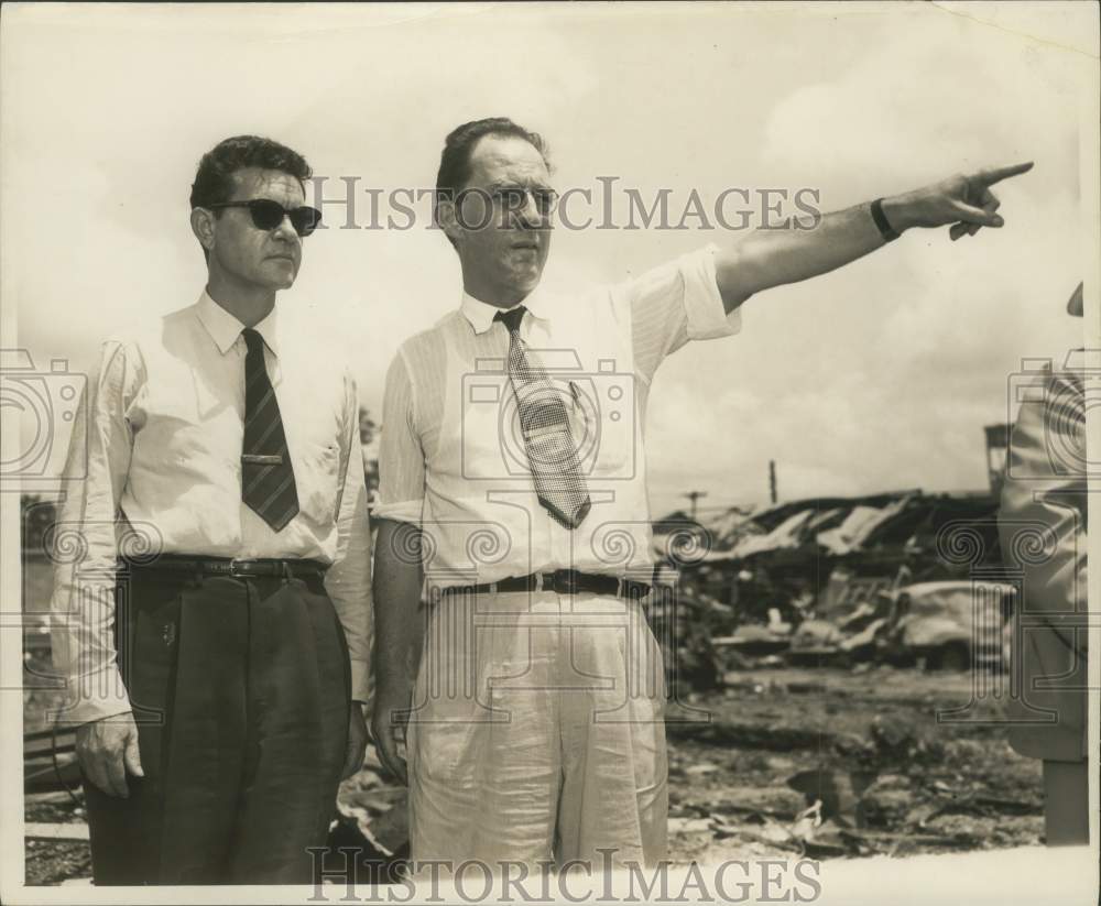 1953 Press Photo Officers inspect aftermath of Alco Fireworks explosion, Houston- Historic Images