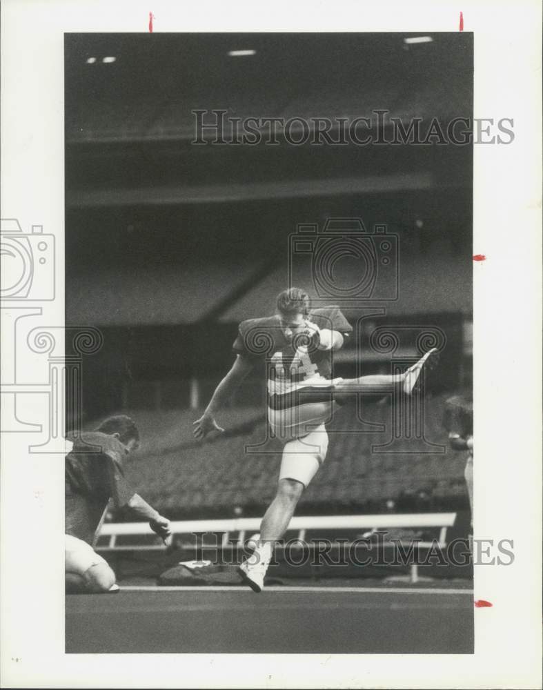 1990 Press Photo Houston&#39;s Roman Anderson and Chris Maraviglia during practice- Historic Images