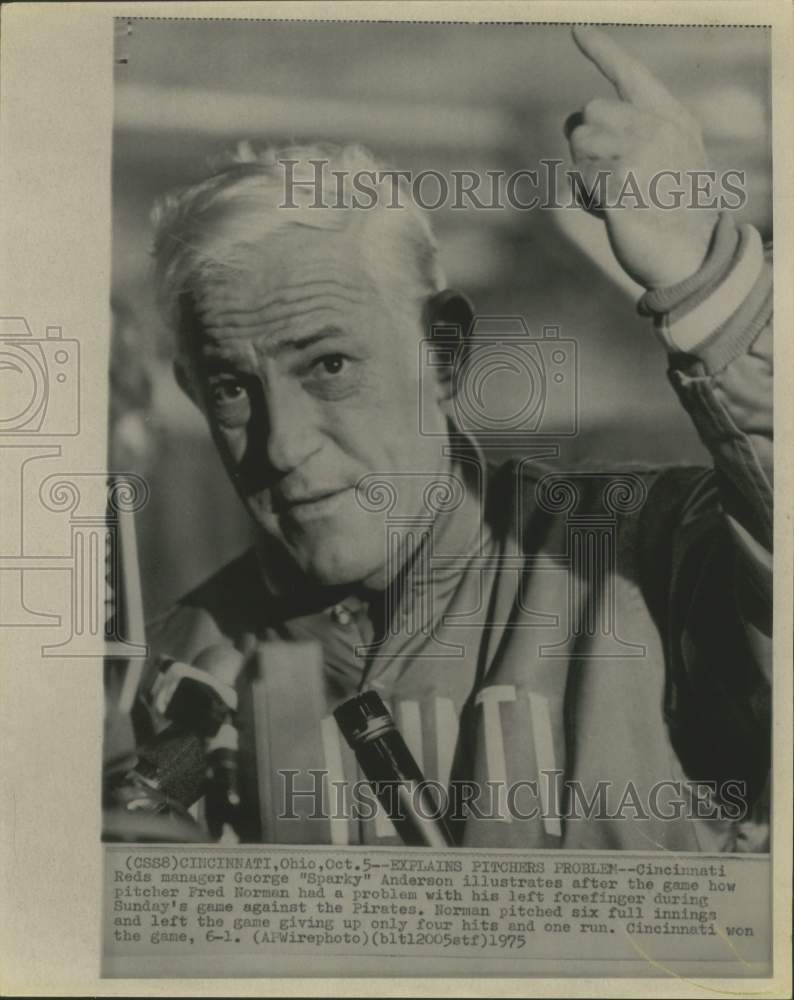 1975 Press Photo Reds manager George Anderson explains Fred Norman&#39;s injury, OH- Historic Images