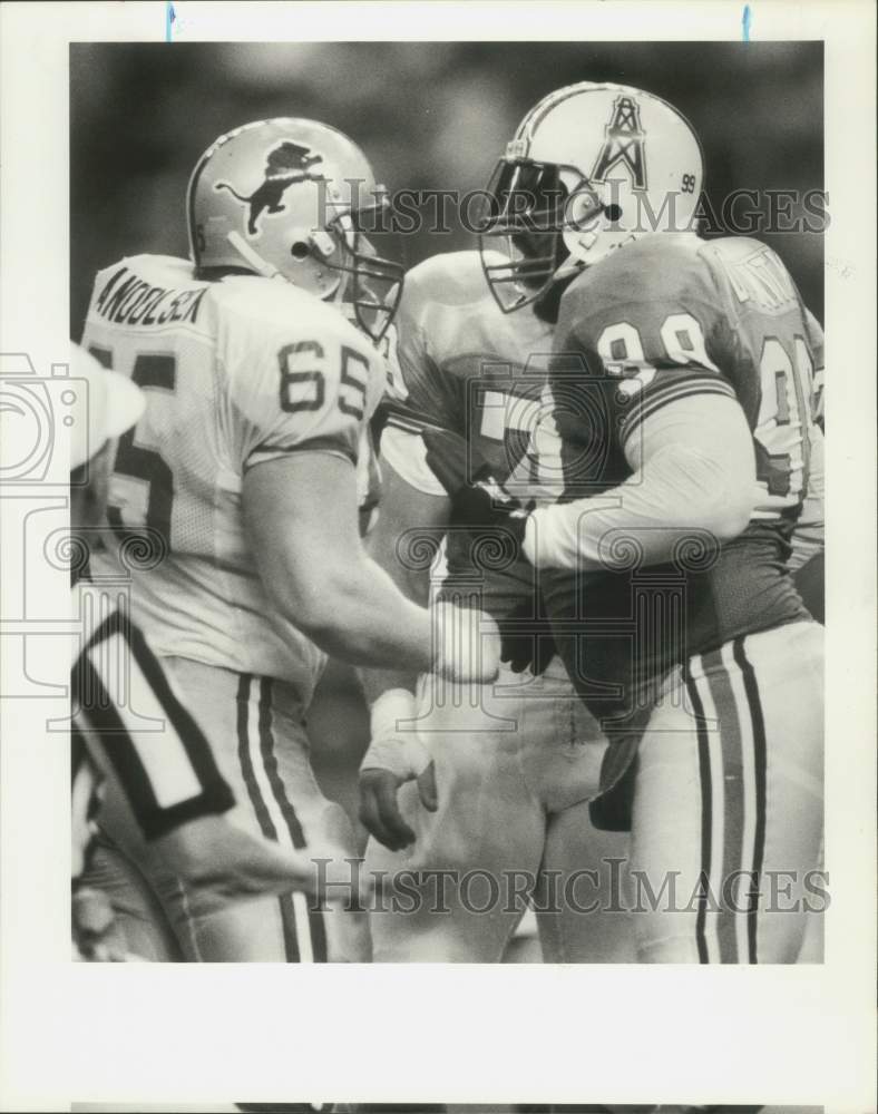 1989 Press Photo Lions&#39; lineman Eric Andolsek faces off with Oiler Doug Smith- Historic Images