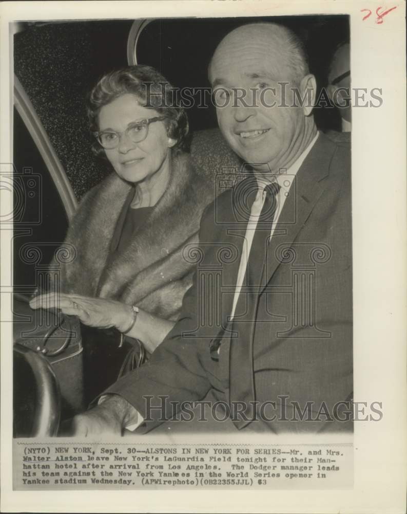 1963 Press Photo Dodgers&#39; Walter Alston &amp; wife leave New York&#39;s LaGuardia Field- Historic Images