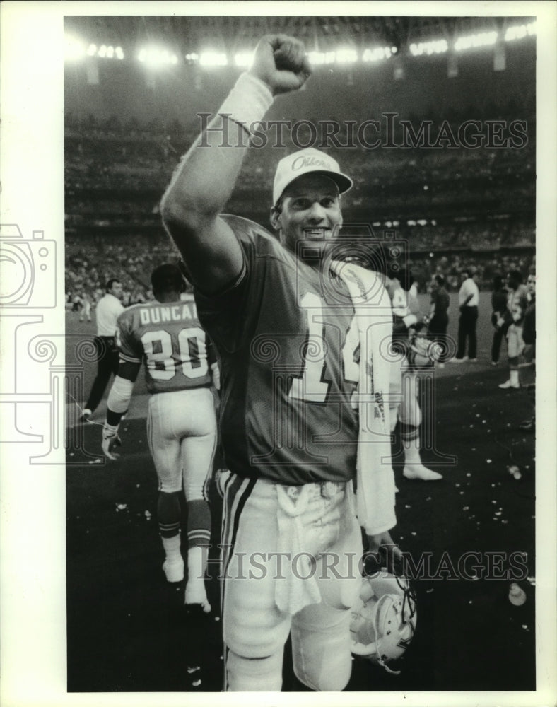 1990 Press Photo Houston Oilers&#39; quarterback Cody Carlson happy at Astrodome- Historic Images