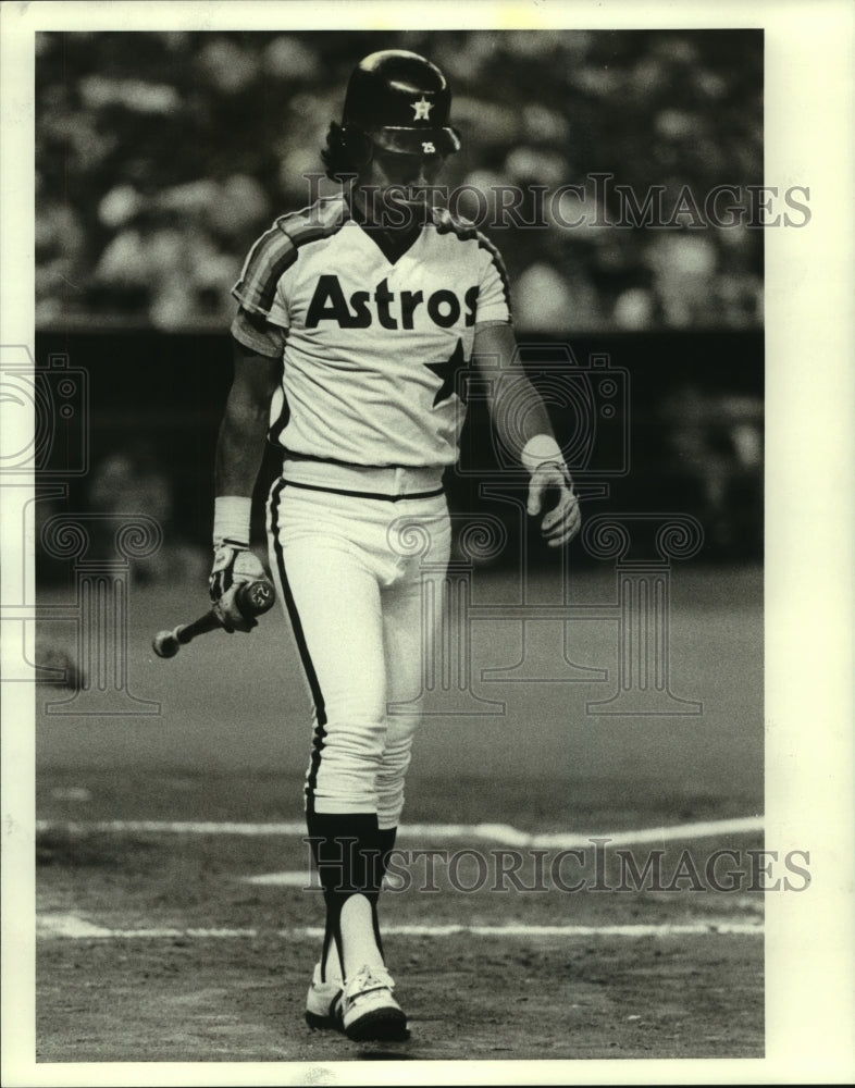 1983 Press Photo Houston Astros' Jose Cruz looks dejected as he walks from plate- Historic Images