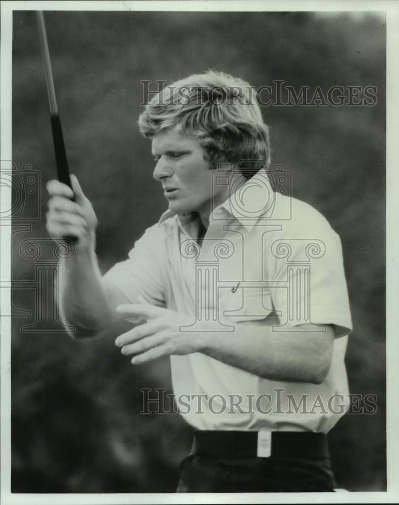 1980 Press Photo Bob Byman grimaces as one lips the cup during Bay Hill Classic- Historic Images