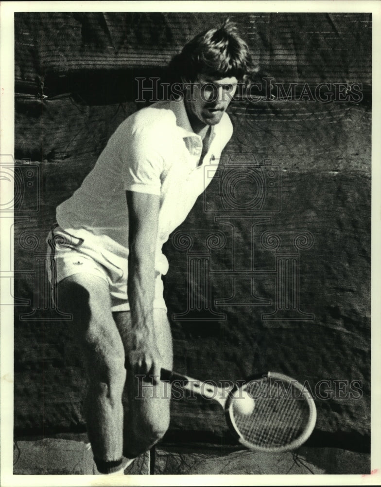 1979 Press Photo University of Texas tennis player Kevin Curren hits backhand.- Historic Images