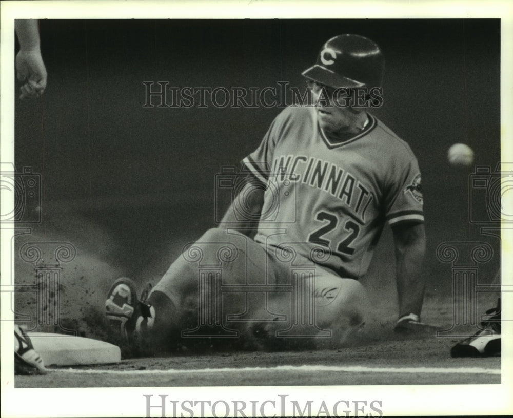 1988 Press Photo Cincinnati Reds&#39; Dave Collins, hits triple, slides into third- Historic Images